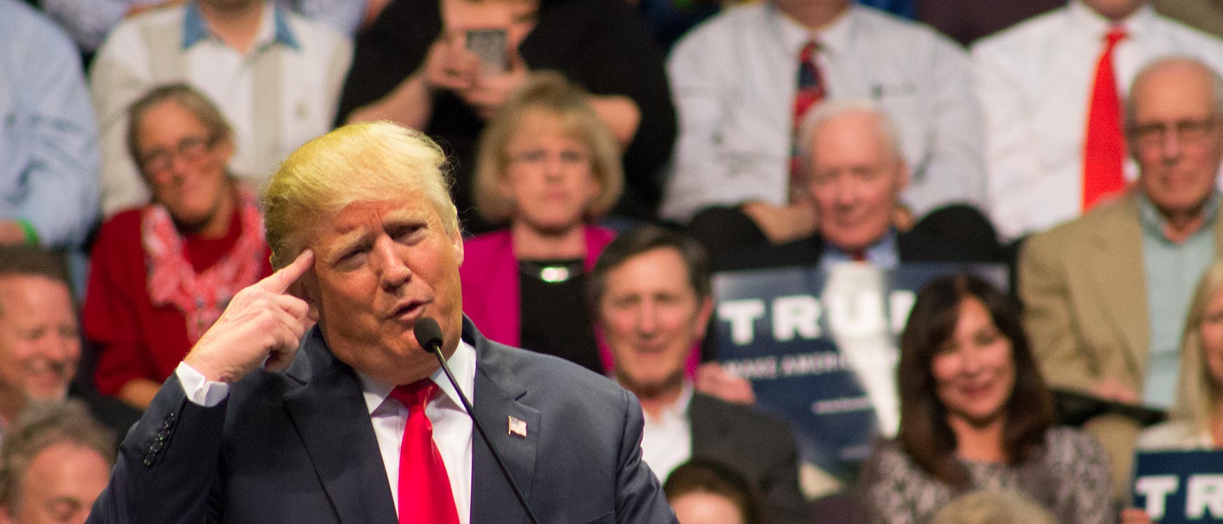 Trump rips sound guy at Pensacola rally