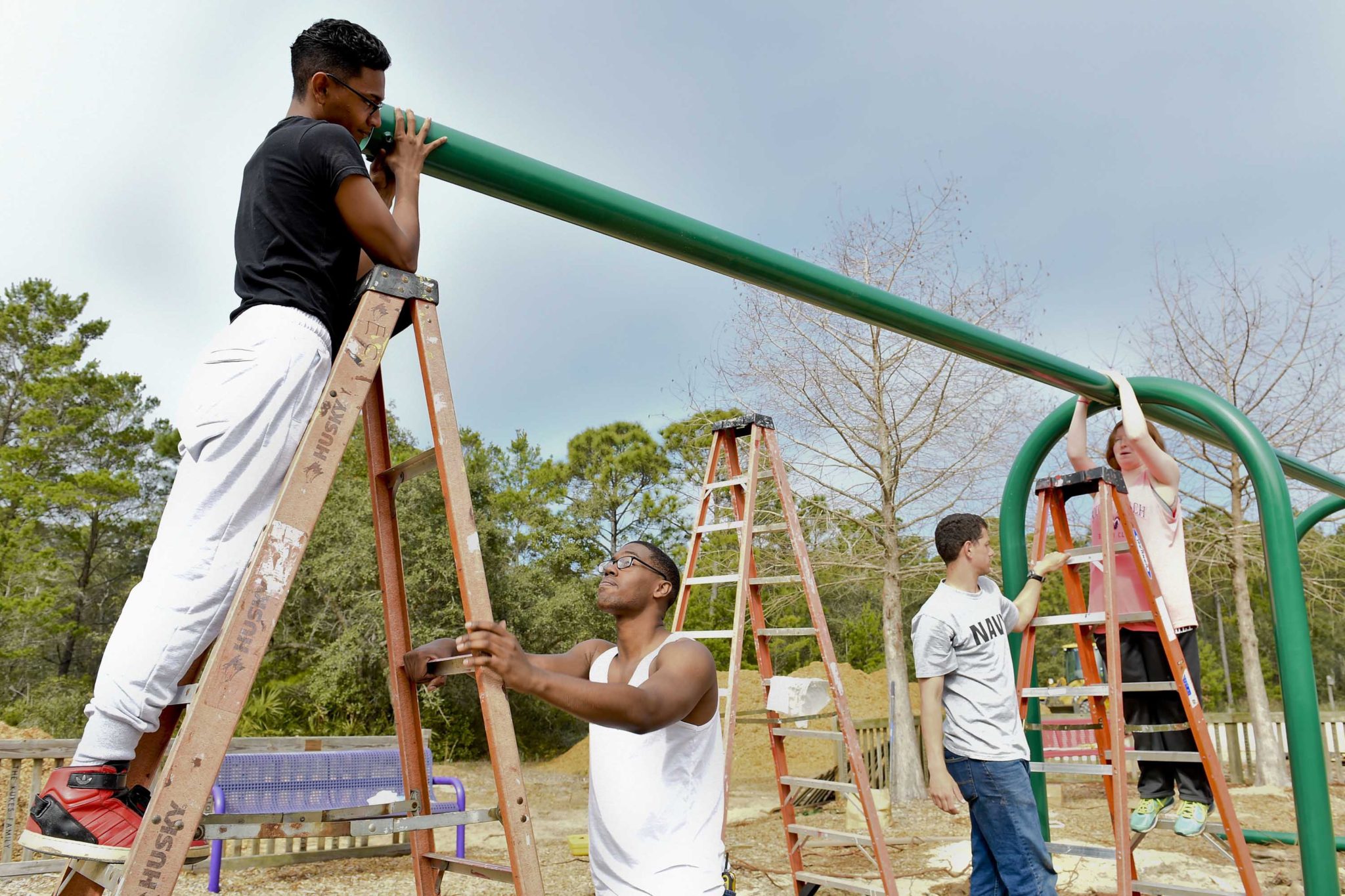 Pensacola sailors restore local park