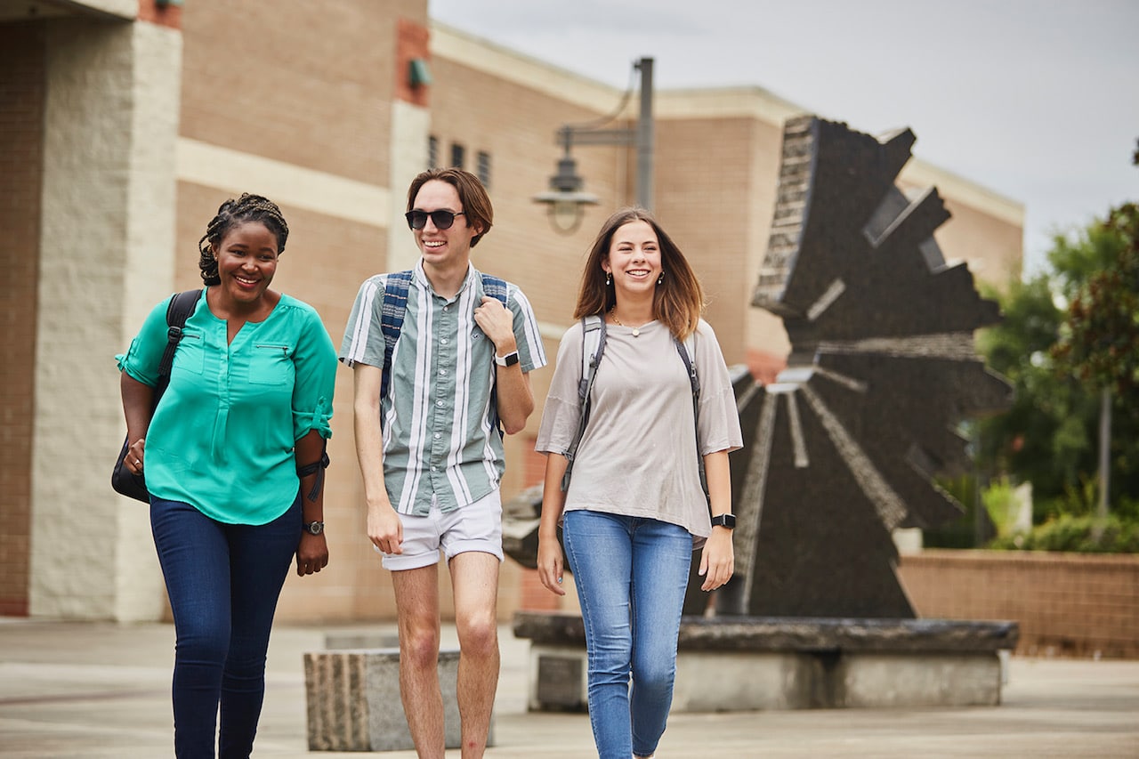 Students on the UWF Pensacola campus Students on the UWF Pensacola campus