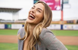 Elli’s Got That International Smile