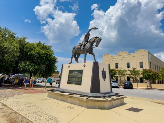 Photo of General Bernardo Galvez and the Siege of Pensacola